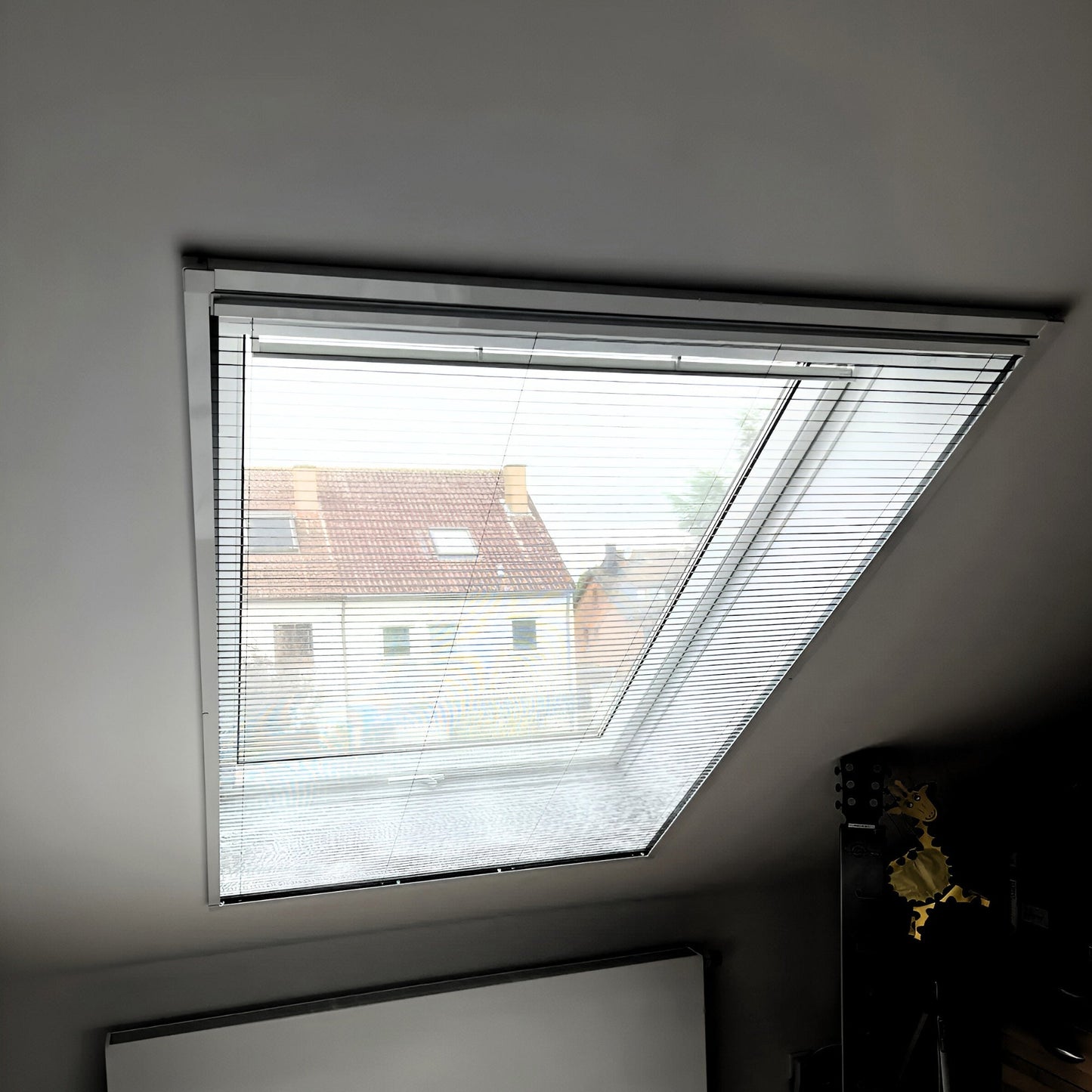 Insektenschutz Plissee für Dachfenster mit Sonnenschutz (zum schrauben oder kleben)