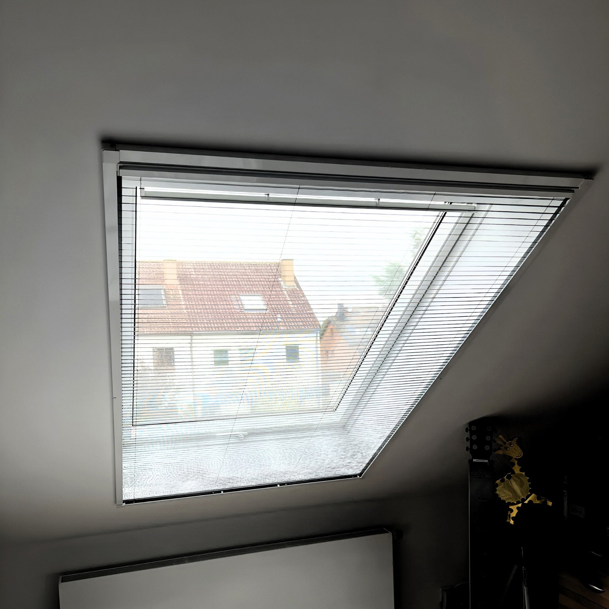 Insektenschutz Plissee für Dachfenster mit Sonnenschutz (zum schrauben oder kleben)