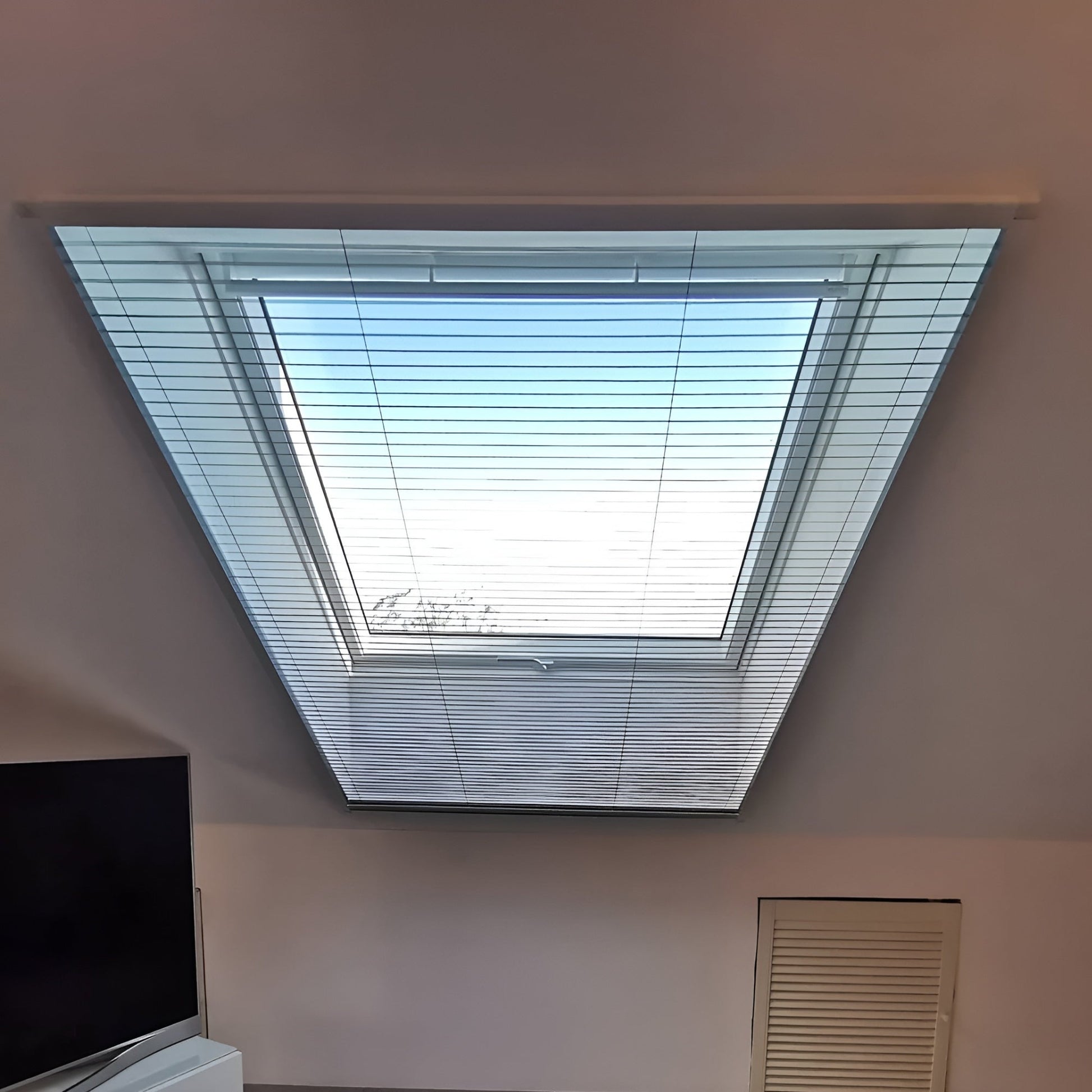 Insektenschutz Plissee für Dachfenster mit Sonnenschutz (zum schrauben oder kleben)