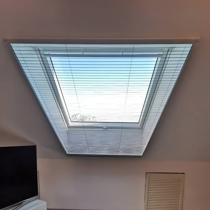 Insektenschutz Plissee für Dachfenster mit Sonnenschutz (zum schrauben oder kleben)